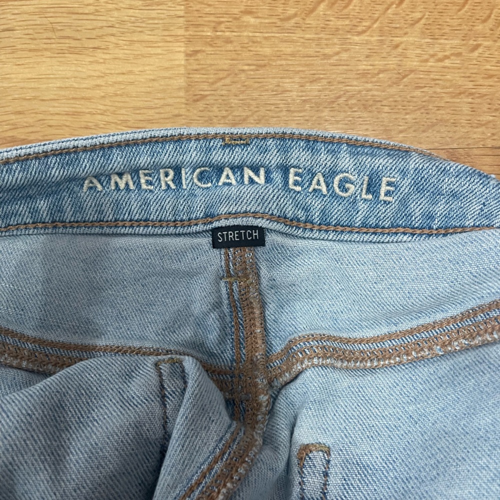 American Eagle Outfitters Light Blue Distressed Jeans - Picture 3 of 4